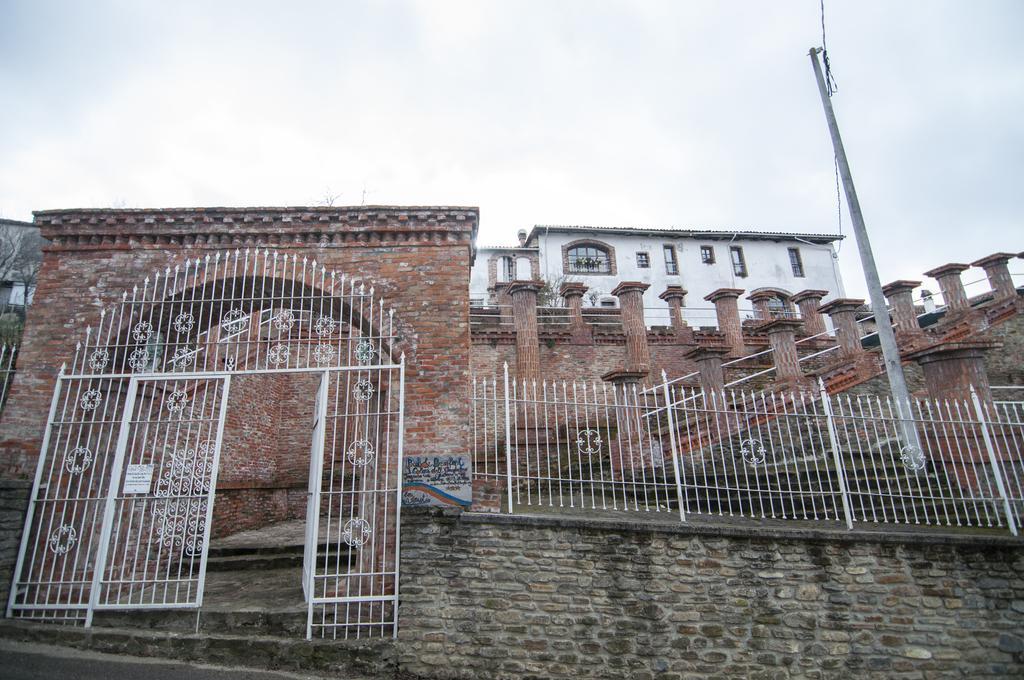 B&B I Colori Dell'Arcobaleno Belvedere Langhe ภายนอก รูปภาพ